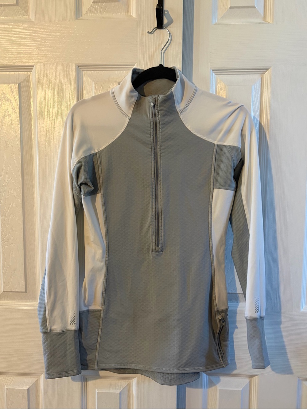 Athleta Gray & White Women's Half-Zip Performance Pull Over Top Size Small